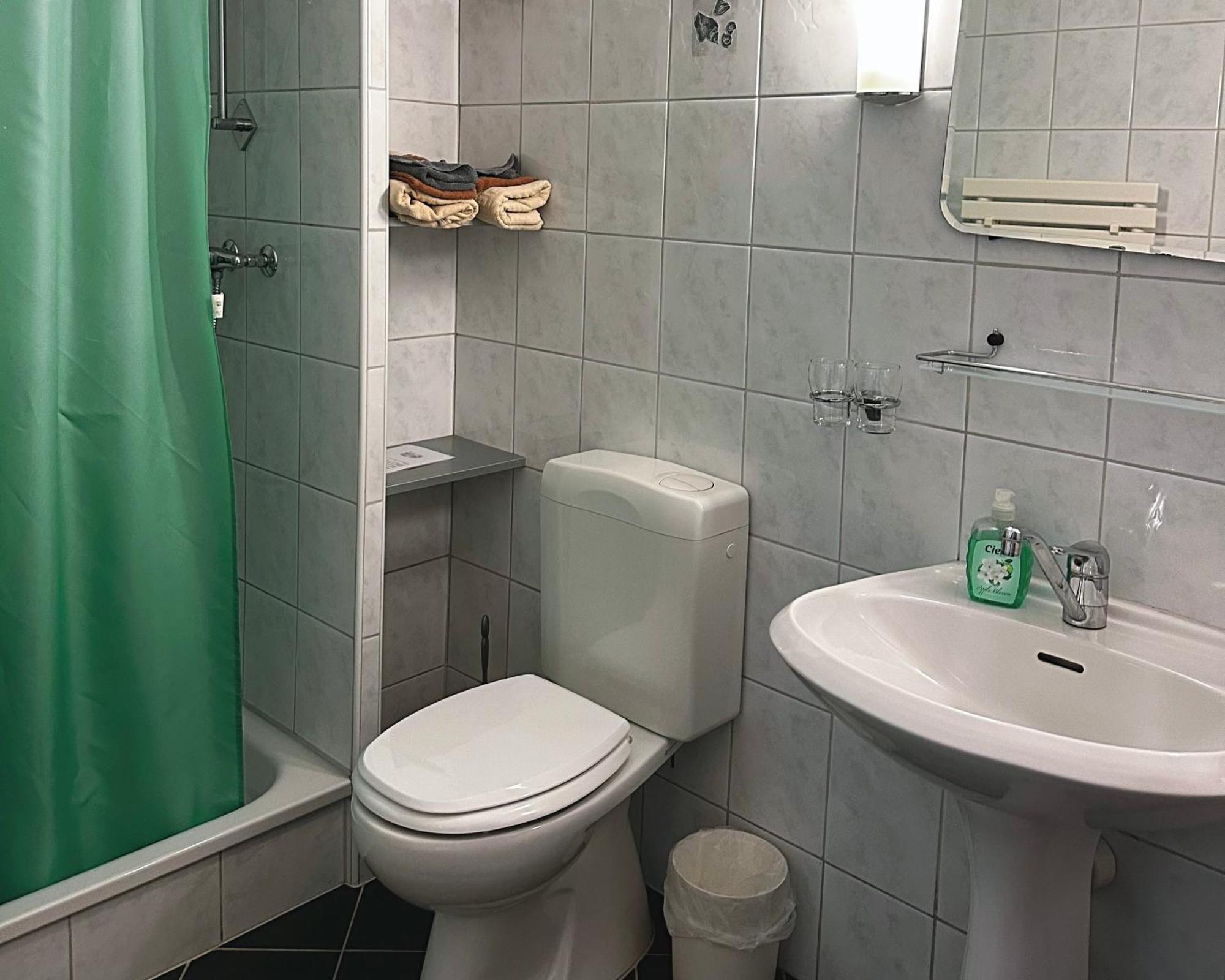 Hotel Loewen Monchaltorf Екстер'єр фото