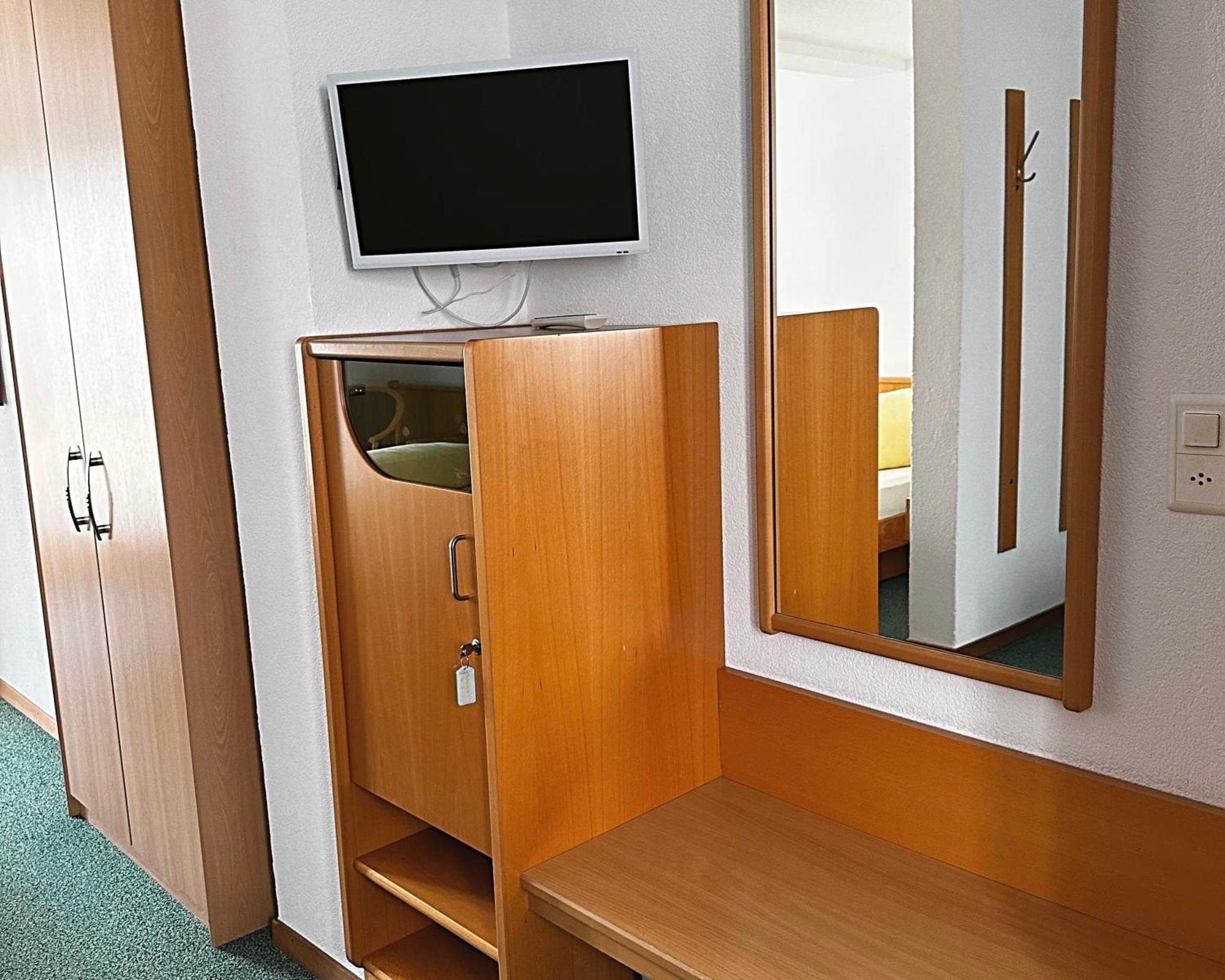 Hotel Loewen Monchaltorf Екстер'єр фото